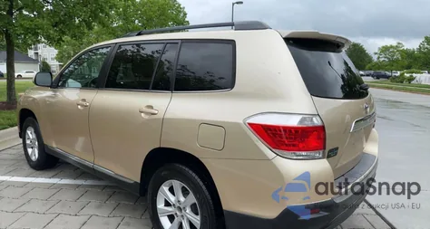 2011 Toyota Highlander Base z USA, uszkodzony, nr VIN 5TDZK3EH6BS044070